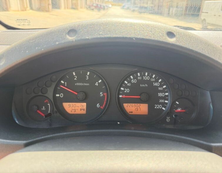 NISSAN NAVARA D40